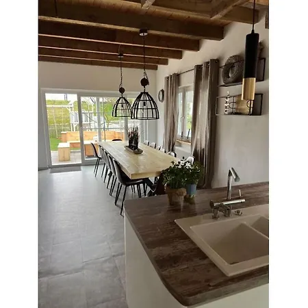 With 5 Bedrooms Hooksiel